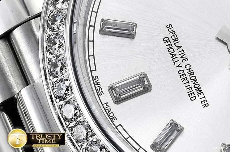 0213 RDD0207F – DayDate Compact 677